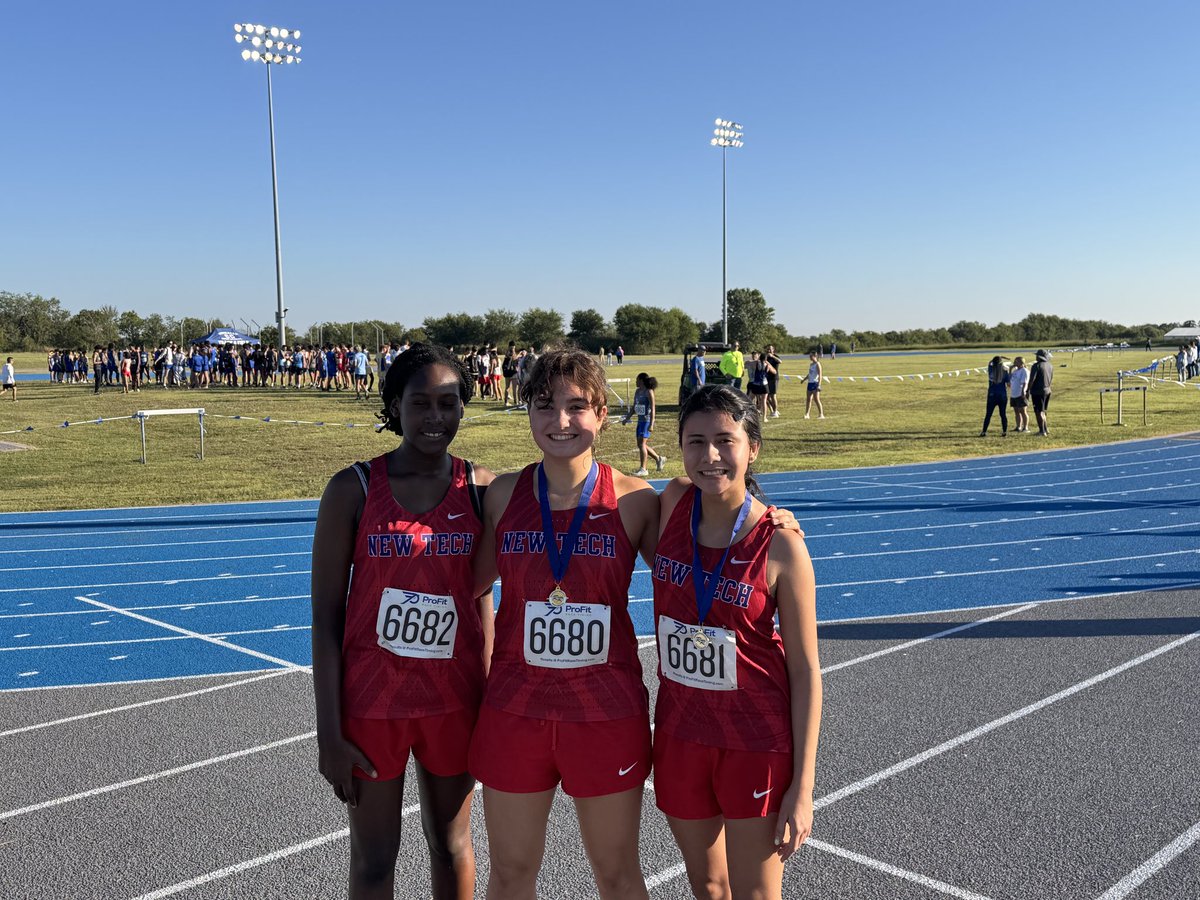 BntDragon's tweet photo. ELLIE MEGOULLOA 1st 
CLAIRE THOMAS 2nd 

In the JV race at Robinson today 
@BeltonISDAth @BeltonISD https://t.co/H2jsyLE0kJ