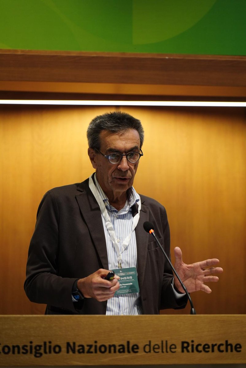 ITINERIS_RI's tweet photo. 📢 3rd Project Meeting di ITINERIS
Session 1 – Presentazioni dei Work Package
🎤 Antonello Provenzale (CNR) espone i lavori di WP8 – Virtual Research Environments e attività cross-disciplinari
💻 Innovazione digitale al servizio della scienza

🌍 #ITINERIS_RI #CNR_IGG #VRE #WP8 https://t.co/h4EJSPrhfZ