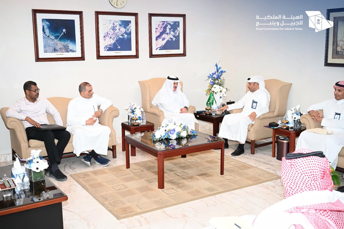 RCJY_Jubail's tweet image. التقى الرئيس التنفيذي
م. محمود الذيب @_maltheeb
برئيس شركة محاسن الخليج 
أ. موسى آل مجود، حيث تم خلال اللقاء استعراض أعمال الشركة ومشاريعها  في مدينة #الجبيل_الصناعية.

#صناعة_وحياة