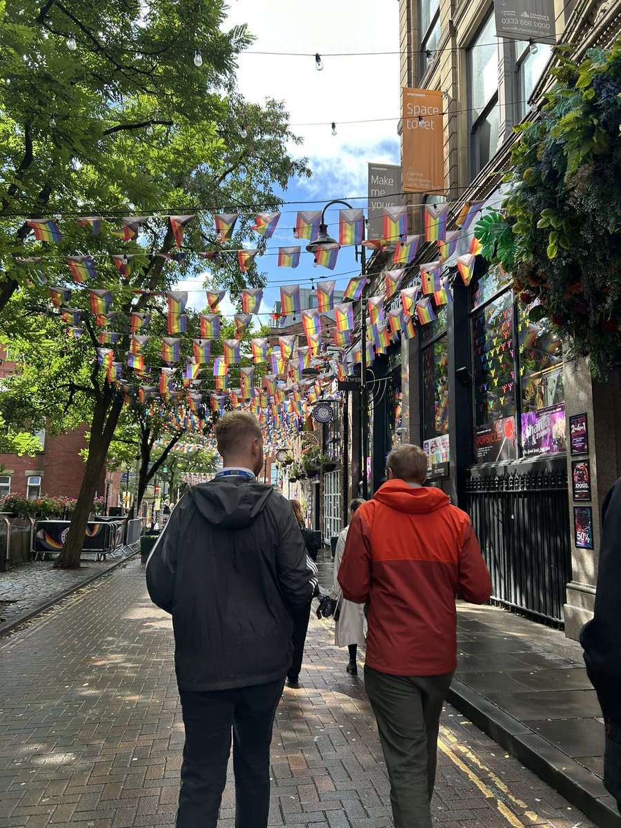 NetworkRailMAN's tweet image. 🏳️‍🌈 Celebrating queer history and creativity on @LGBTfdn's rainbow art trail

#RainbowArtTrail #NetworkRail #QueerArt #Manchester