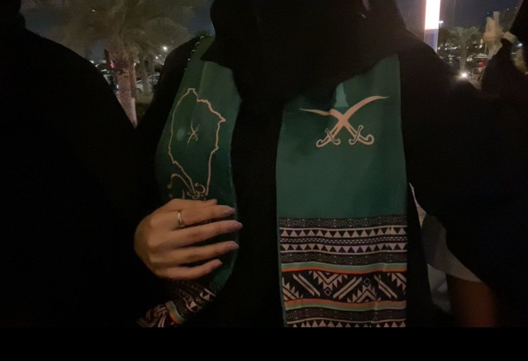 زعلانه لاني نسيت انزلها 🇸🇦💚#اليوم_الوطني_السعودي_95