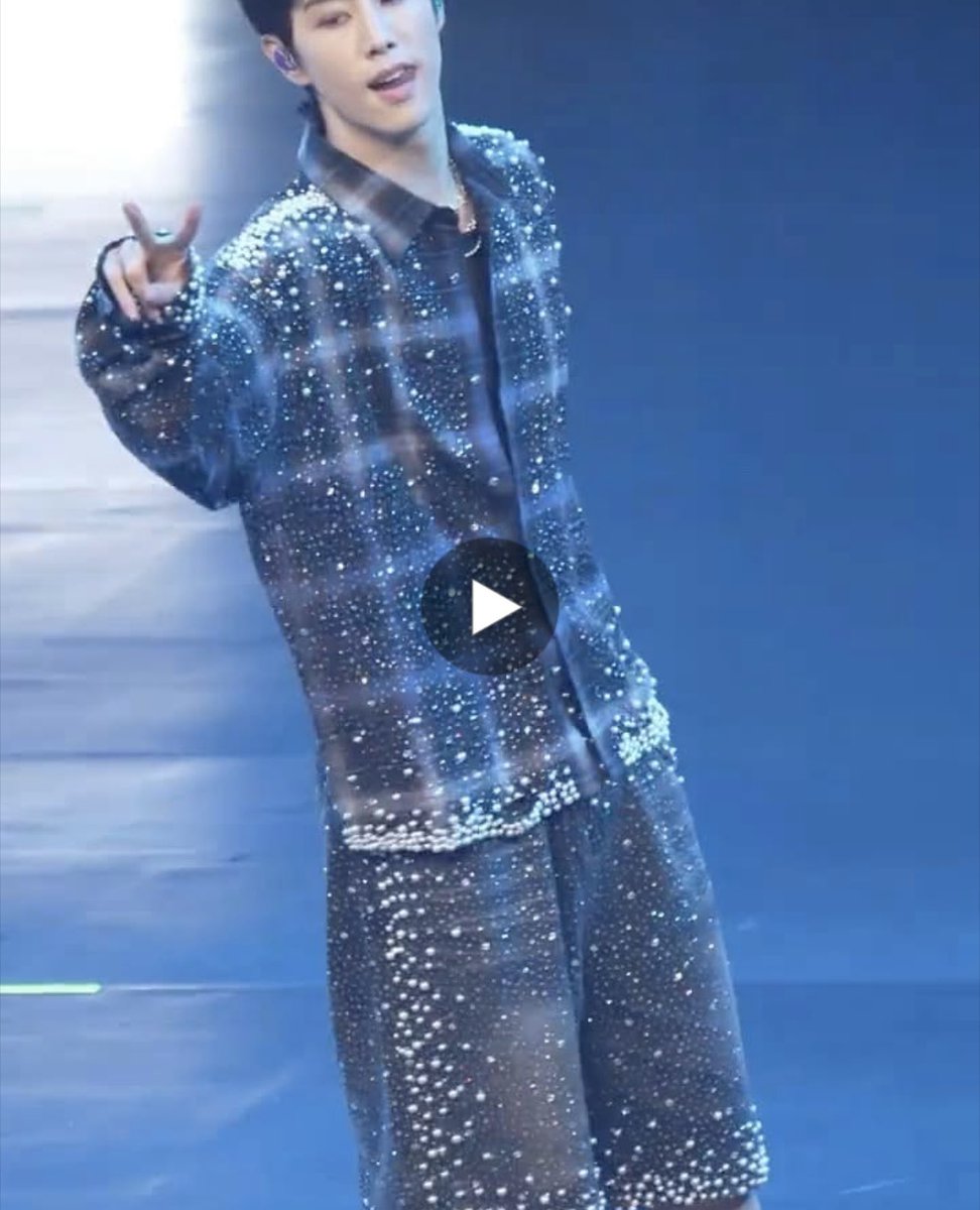 เพลง Hold still remix สุดยอดมาก 🔥 
.
.
ดูไฮไลท์ที่เพจได้จ๊ะ >>> facebook.com/annyeongpop

#MarkTuan_WMA2025 #MarkTuan #Mark #段宜恩 #마크 Cr.weibo.com/5814266250/521…