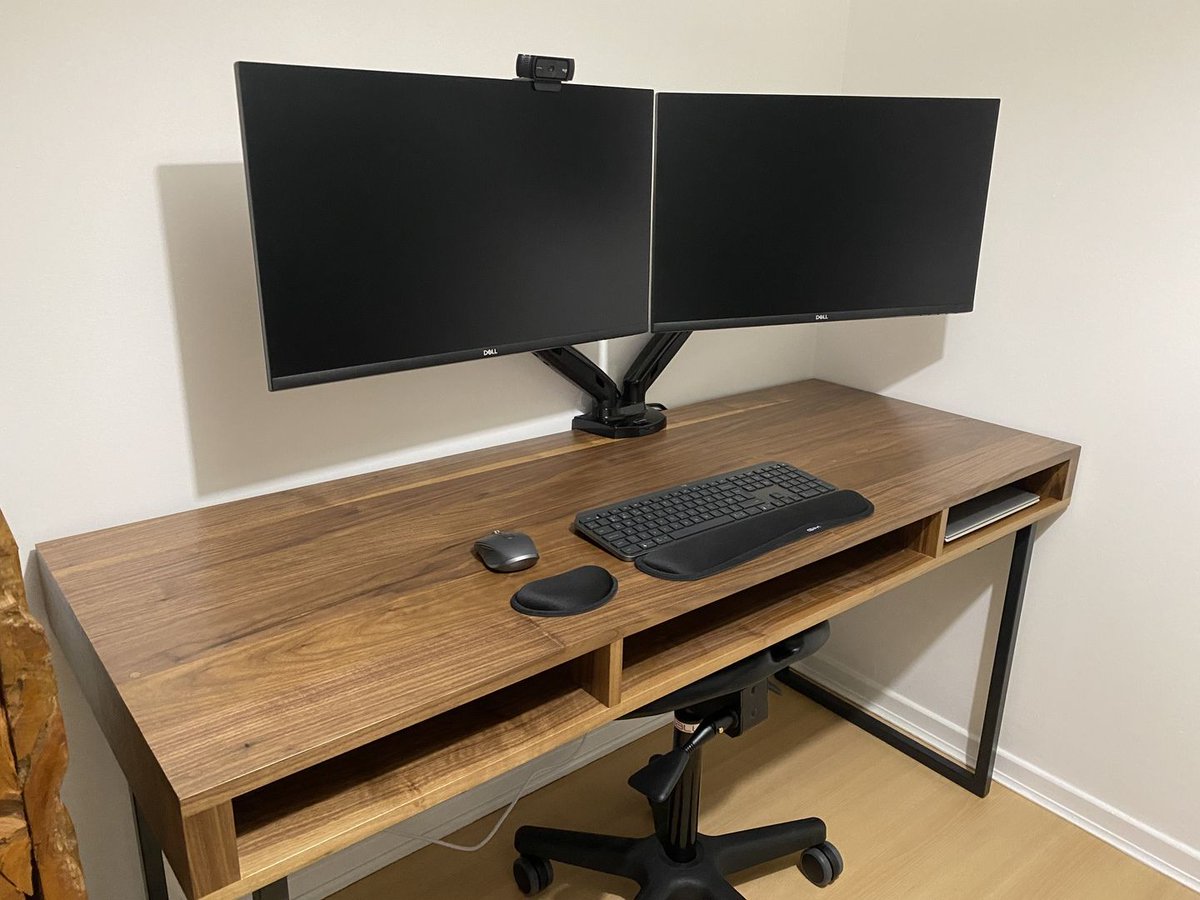 urbaneditionsuk's tweet image. Customer Photo
Marston Solid Walnut Work Desk with Square Frame Legs
buff.ly/C5YcBTL 
#walnutwood #walnutfurniture #interiordesignideas
#minimaldesign #madeinuk