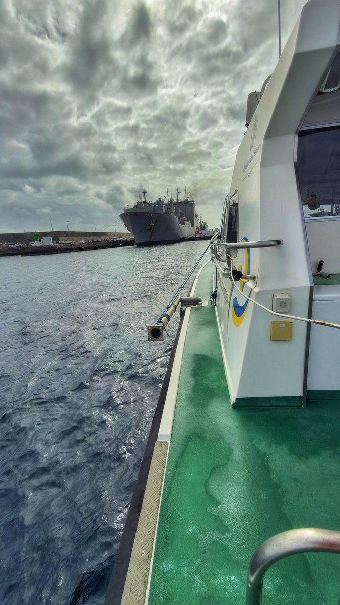 PoliciaAPLP's tweet image. 👮🏼‍♀️👮🏻‍♂️ Nosotros también nos sumamos a la felicitación del #DiaMaritimoMundial 🌊 

🛥&quot;Marineros somos y en la mar...&quot; 🫶

#PolicíaPortuaria 💙
@LasPalmasPorts 
#ServicioMarítimo