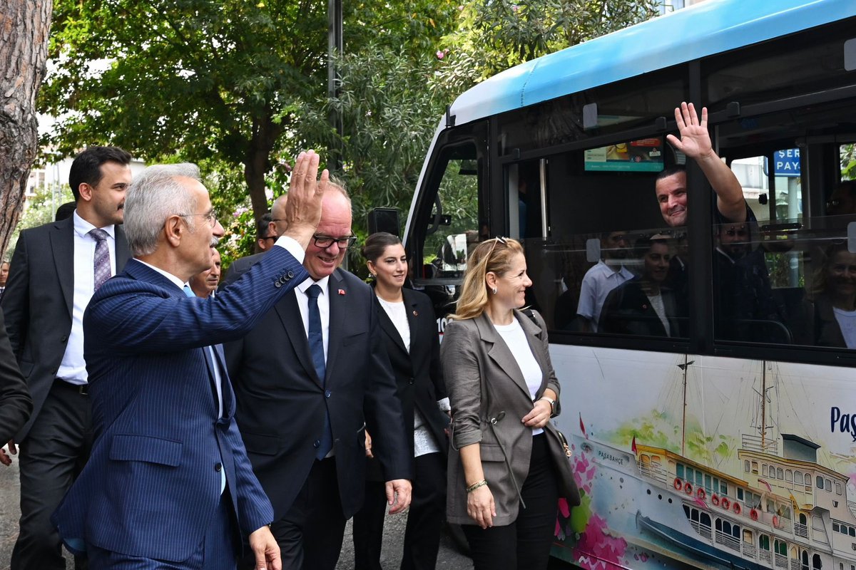 📍Büyükada

Esnafımızı ziyaret ederek hasbihal ettik, talep ve önerilerini dinledik.

Adalar’ın gönlü güzel insanlarıyla bir arada olmak günümüze güzellik kattı.