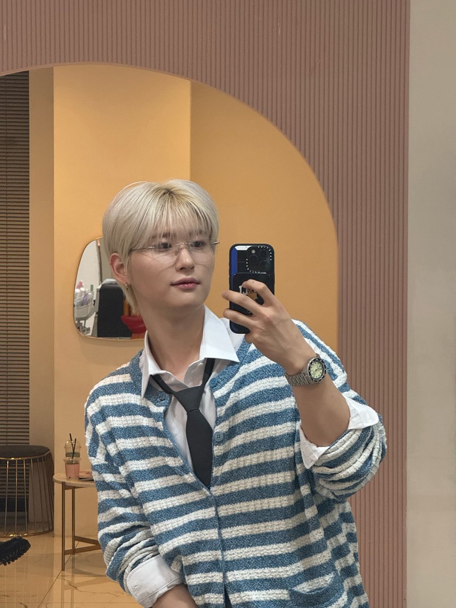 긱시크 안경은 처음이네
#우빈