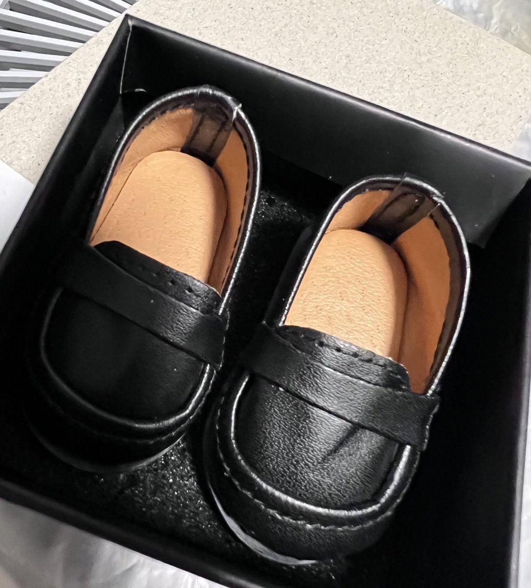 📣 พร้อมส่ง รองเท้าหนังสีดำ 20 cm 

💵 100 บาท รวมค่าขนส่ง  / ชิ้น

📷 สนใจดูภาพเพิ่มเติม  DM หาแอดได้นะคะ

#ตุ๊กตาป๋อจ้าน #ตุ๊กตาเซียวจ้าน #ตุ๊กตาพร้อมส่ง #ตุ๊กตาอี้ป๋อ #ชุดตุ๊กตา20cm