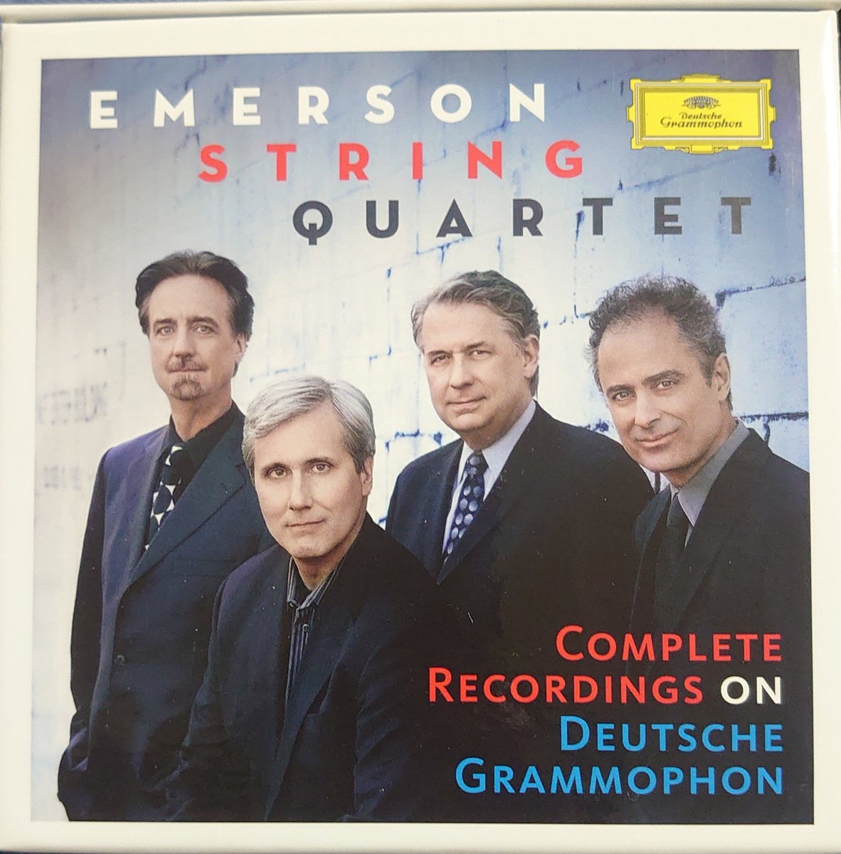 ayuta_ya's tweet photo. ショスタコーヴィチ:弦楽四重奏曲第8番ハ短調op.110
-エマーソンSQ〈98〉DG
Shostakovich:String Quartet no.8/Emerson S.Q. #imakiiteiru #shostakovich #emarsonstringquartet #ショスタコーヴィチ生誕祭 生誕119年 https://t.co/inVYZlSJLc