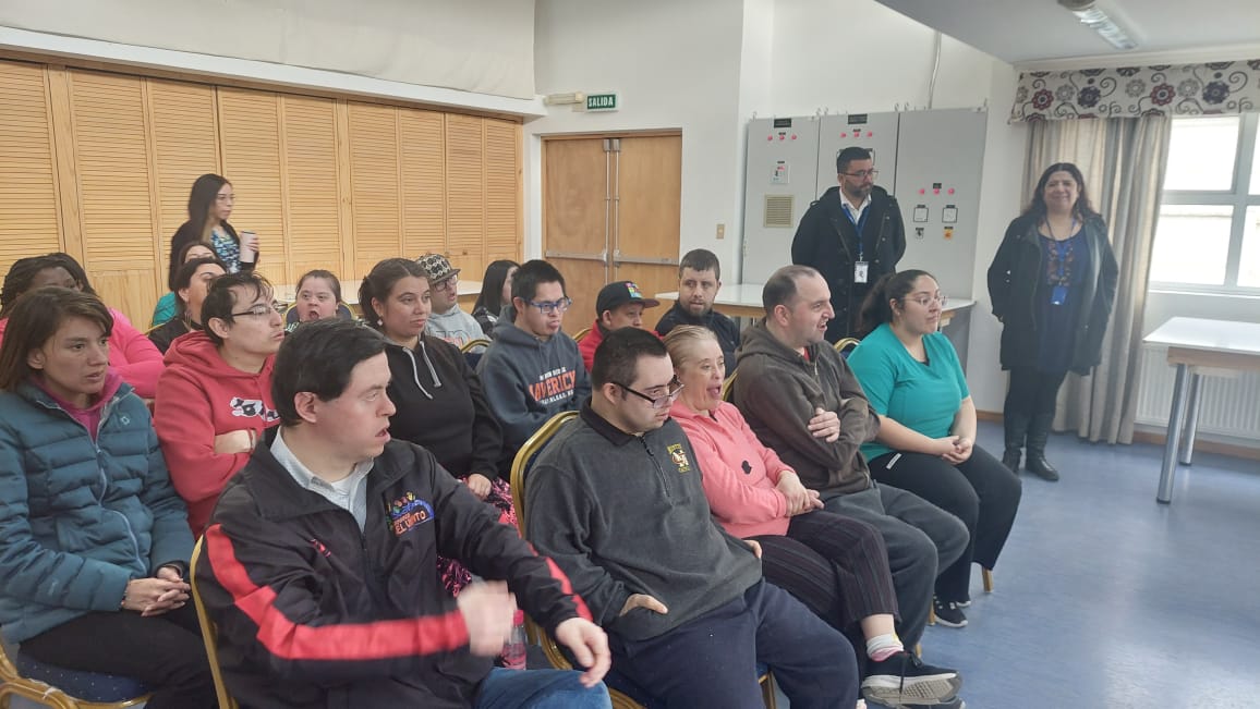 Sernac y Senadis en compañía del Banco Estado realizan Talleres de Educación Financiera Inclusiva en la Corporación Hermanos del Viento.