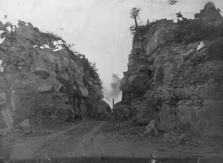 FactsAboutTexas's tweet image. Oak Cliff, Dallas, Texas – Future IH-30 Exit Ramp at Hampton Road (1910s)

This quiet part of Oak Cliff looked very different from the bustling highway interchange it would later become. Today, the westbound exit ramp of Interstate 30 toward Hampton Road runs through this very…