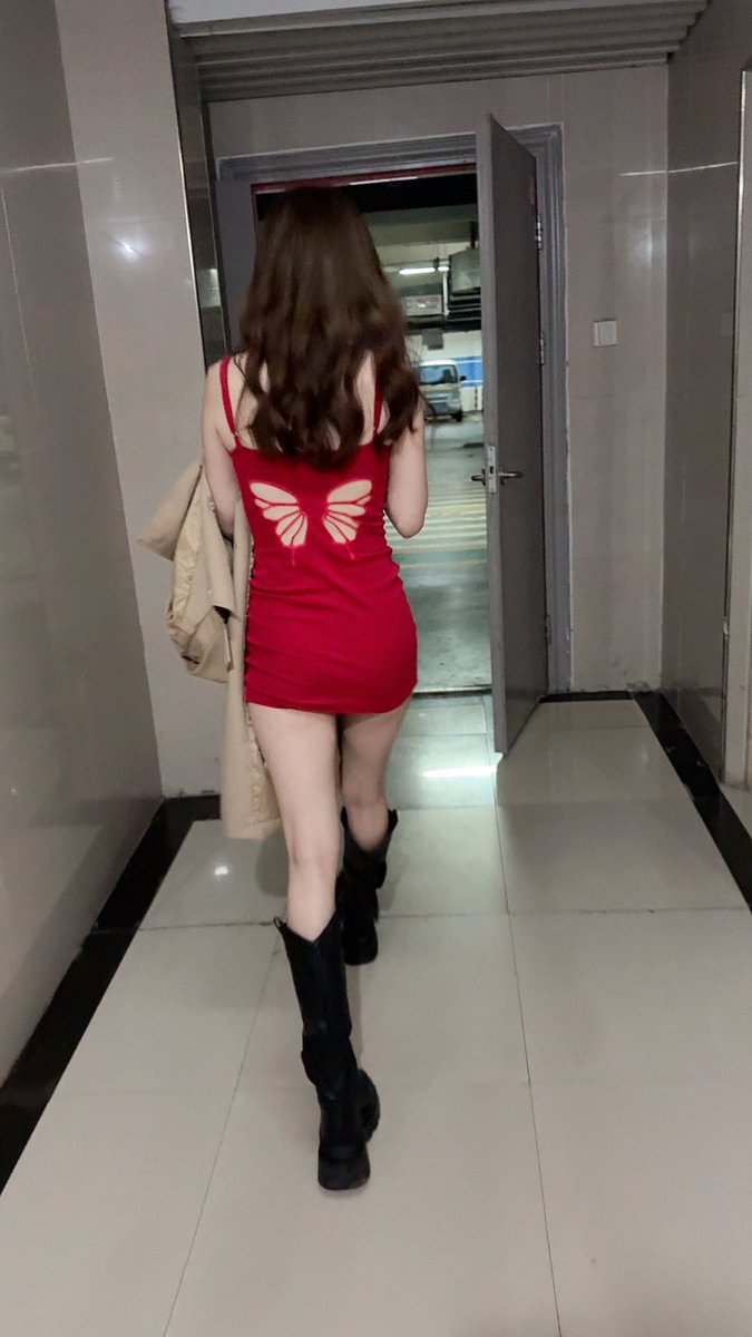 Y1371289's tweet photo. 女友今日穿搭 https://t.co/4iHXH6kICj