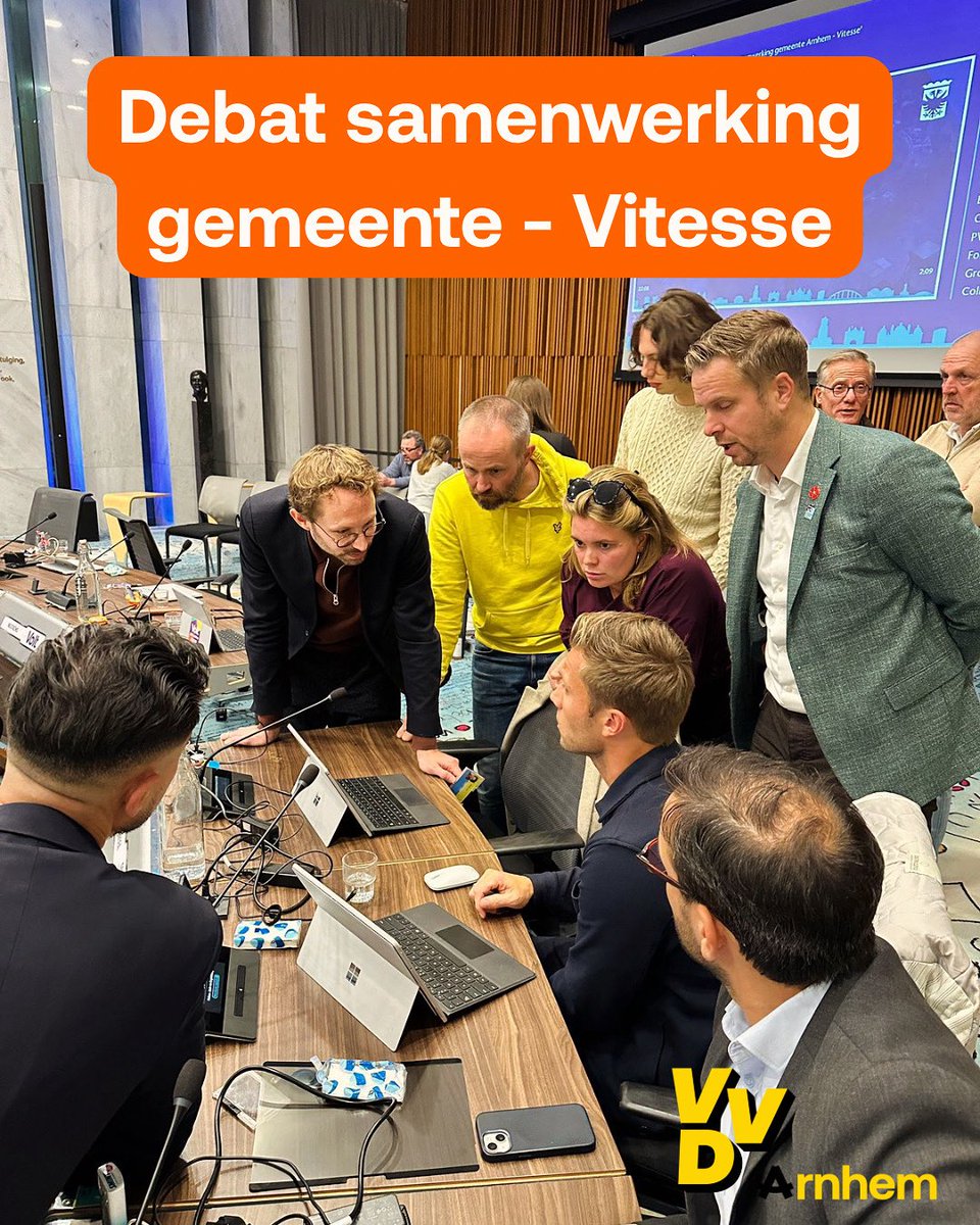Gisteren hebben wij de samenwerking met Vitesse op de agenda gezet. Onze twee moties zijn aangenomen✅ Het partnership wordt vernieuwd en de raad betrokken. Het stadsbestuur vindt het gesprek met Vitesse &amp; Gelredome nog spannend.. maar voor ons is dit een eerste belangrijke stap!