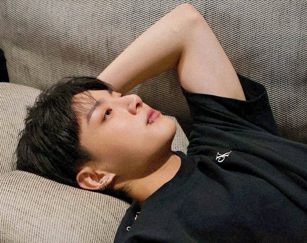 JK (@mnij_ungkook97) on Twitter photo ์ด๋ฆฌ ์โฆ ์กฐ๊ธ ๋ ๊ฐ๊น์ด ์. ์ฌ๊ธฐ, ๋ด ๊ณ์๋ ๋๋ง์ ์ํ ๊ณต๊ฐ์ด ์์ด. ์ธ์์ด ๋ ์ง๋๋ฅผ ๋ ๋ด๊ฐ ๋ค ํผ๋์ฒ๊ฐ ๋๊ณ , ๋ค๊ฐ ๋๊ณ ์ถ์ ๋ ์ ํน์ด ๋์ด ์ค๊ฒ. ๋ด ํ ์์๋ ์ธ์ ๋ ๋ค๊ฐ ์์ ๊ฑฐ์ผ.๋ด ํ์ ์๊ธฐ๋ฉด ์ธ์ ๋ ๊ธธ์ ์์ ์ ์๋ ๊ณณ์ด ์๊ธฐ๊ณ ... ๋จธ๋ฌผ ์ด์ ๊ฐ ์๊ธธ ๊ฑฐ์ผ. ์ด๋ฆฌ ์โฆ ์กฐ๊ธ ๋ ๊ฐ๊น์ด ์. ์ฌ๊ธฐ, ๋ด ๊ณ์๋ ๋๋ง์ ์ํ ๊ณต๊ฐ์ด ์์ด. ์ธ์์ด ๋ ์ง๋๋ฅผ ๋ ๋ด๊ฐ ๋ค ํผ๋์ฒ๊ฐ ๋๊ณ , ๋ค๊ฐ ๋๊ณ ์ถ์ ๋ ์ ํน์ด ๋์ด ์ค๊ฒ. ๋ด ํ ์์๋ ์ธ์ ๋ ๋ค๊ฐ ์์ ๊ฑฐ์ผ.๋ด ํ์ ์๊ธฐ๋ฉด ์ธ์ ๋ ๊ธธ์ ์์ ์ ์๋ ๊ณณ์ด ์๊ธฐ๊ณ ... ๋จธ๋ฌผ ์ด์ ๊ฐ ์๊ธธ ๊ฑฐ์ผ.