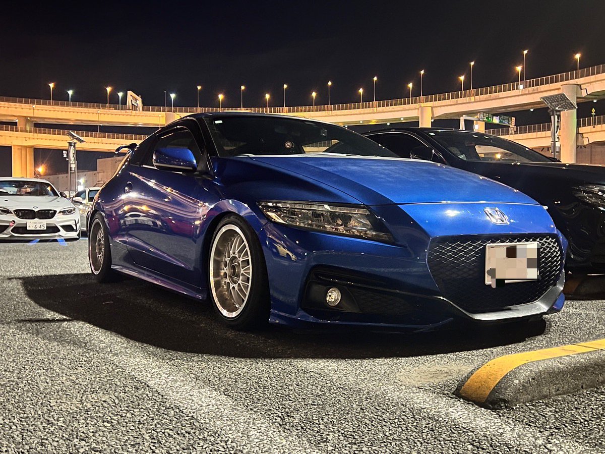 zf1_kazu's tweet photo. 休憩がてら大黒に寄ったらかっこいい車がいた👀 https://t.co/3pwJzOW7Ot