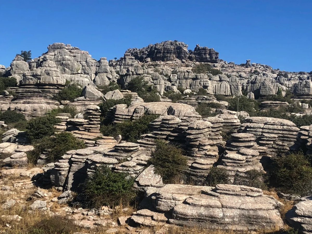 Uno de los más impresionantes carst de Europa está en el corazón de Andalucía, en #Antequera. El Torcal es un paraje mágico que parece de otro planeta. Tienes que recorrerlo y hacer volar tu imaginación.👇

<a href="/TorcalAntequera/">Torcal de Antequera</a> <a href="/AytoAntequera/">Ayuntamiento de Antequera</a> <a href="/diputacionMLG/">Diputación de Málaga</a> 

milyunarutas.com/torcal-de-ante…