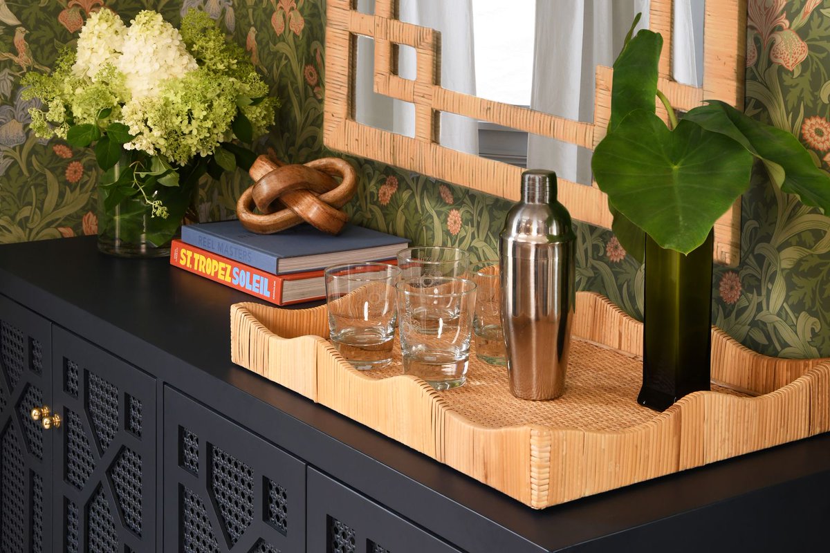 Display, store, and impress. The Claire NVY four-door buffet in matte navy lacquer with trellis cane doors makes the perfect piece for displaying treasures.
bit.ly/43VdDGi
Items Pictured: CLAIRE NVY, KNOT, WAVEY LG, GENEVA NAT
#WorldsAway