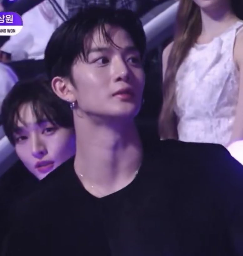rrrllljin's tweet photo. 사실 데뷔멤이 한 명 더 잇음..
배진영임
10월 14일에 데뷔함 https://t.co/JNxES5uLKT