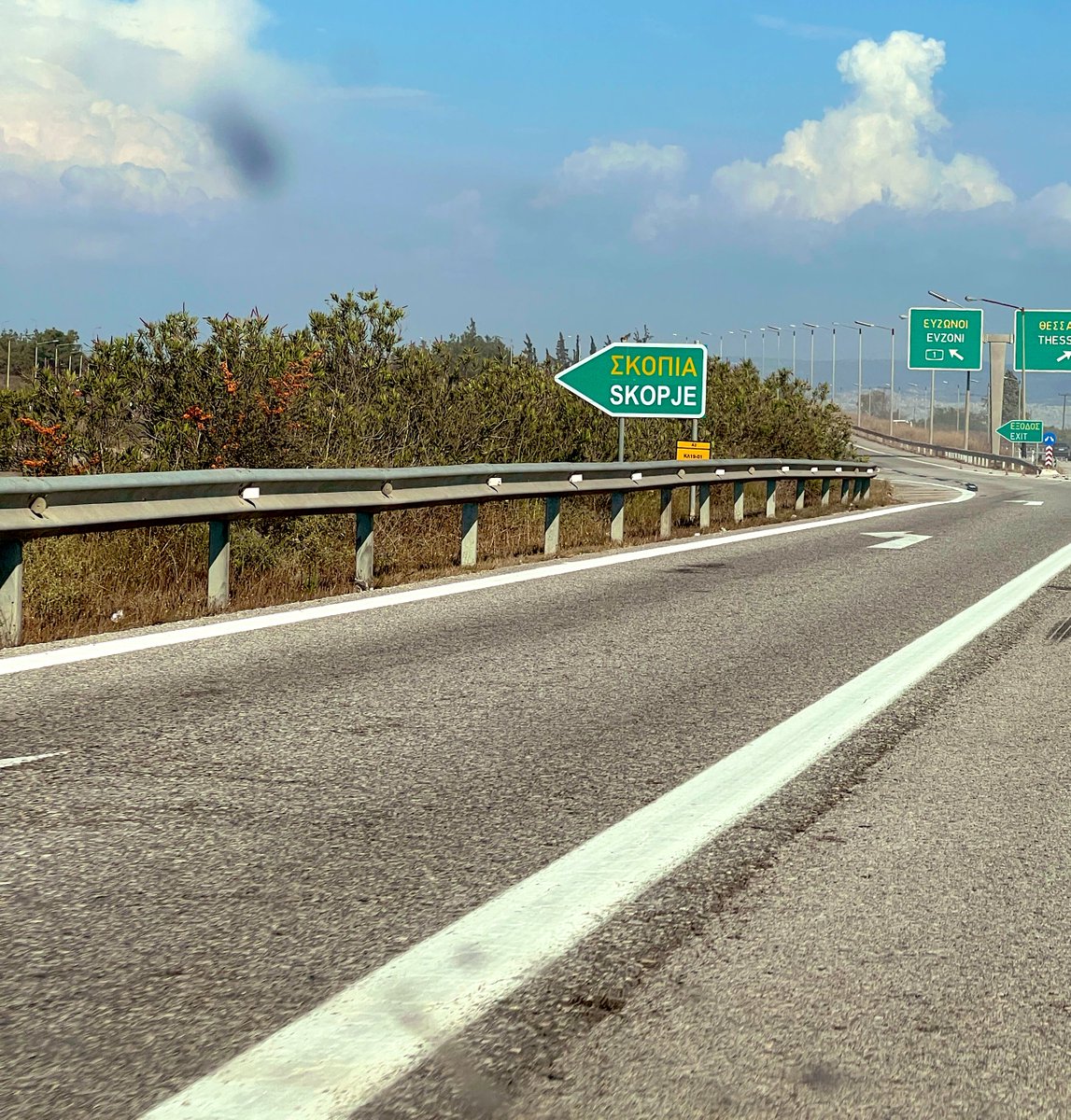 Τι ακροδεξιές πινακίδες είναι αυτές;!