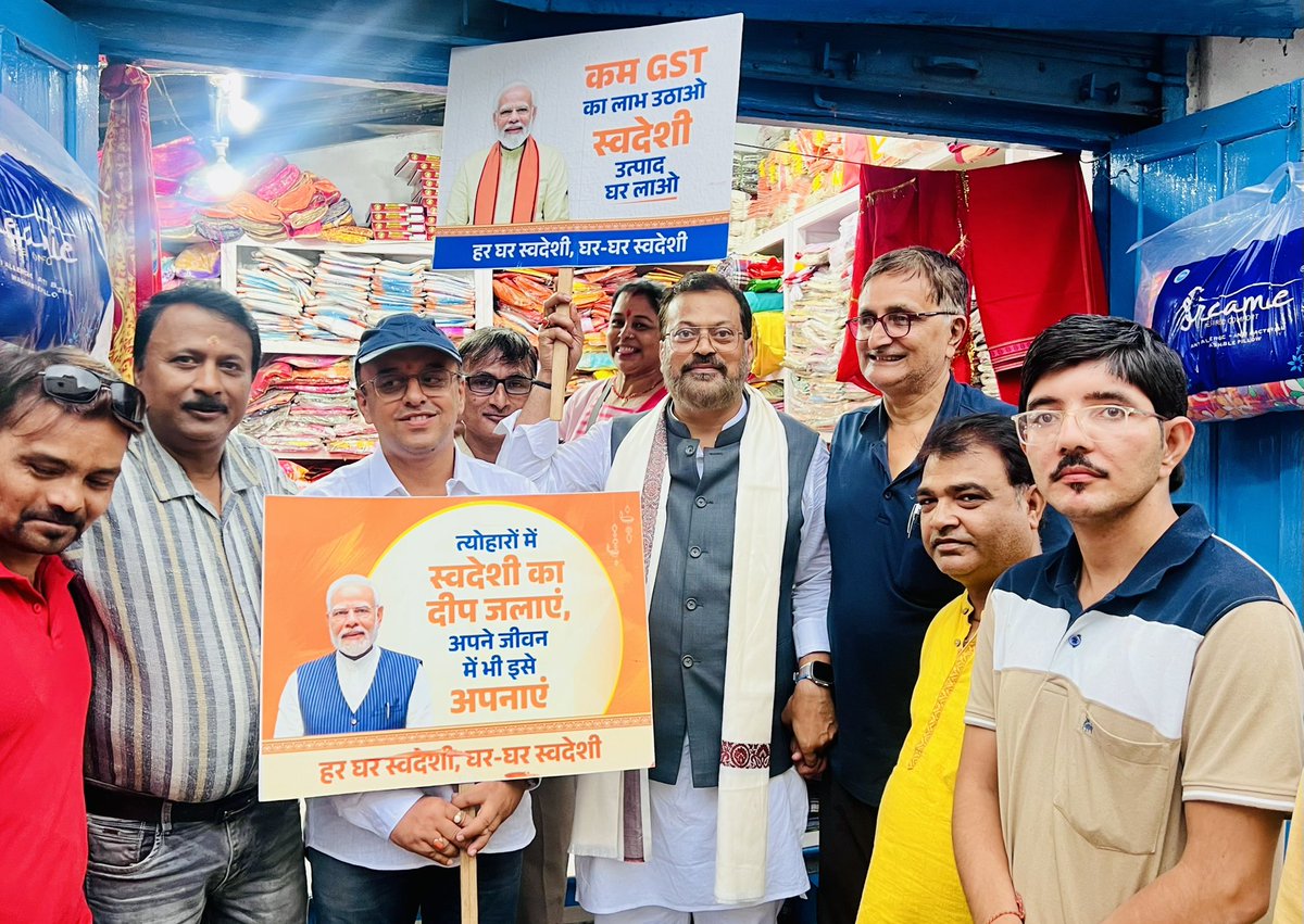 VikashPreetam's tweet image. आज हजारीबाग में #GST बचत उत्सव पर बाजार भ्रमण किया और ग्राहकों एवं व्यापारियों से संवाद किया। 
एक देश - एक टैक्स !
अब बचत उत्सव के साथ देश बना रहा है न्यू इंडिया की मज़बूत नींव।
#NextGenGST #GSTBachatUtsav
