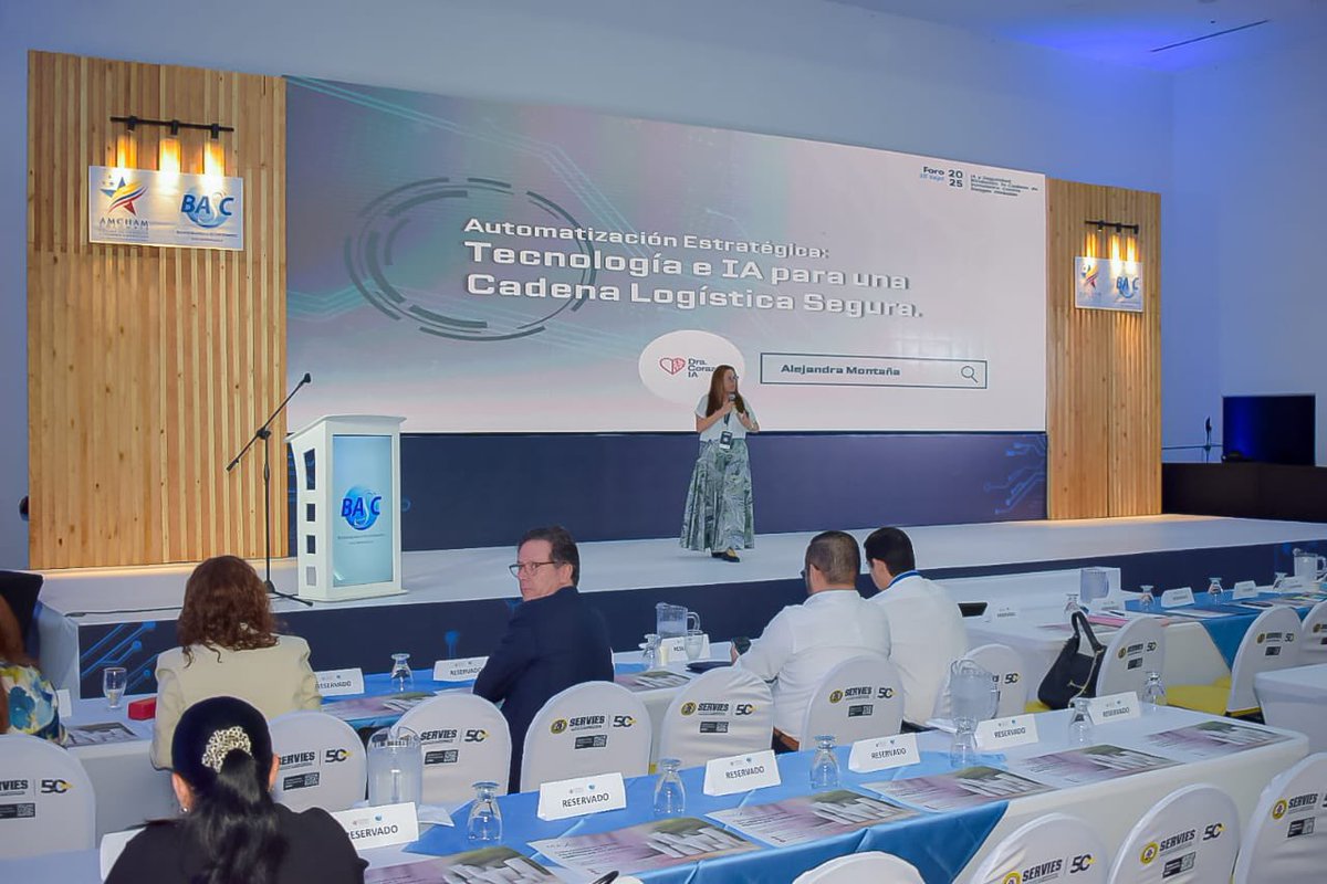 bascbquilla's tweet image. #AEstaHora la Sra Alejandra Montaña, en el #ForoBASCyAMCHAM en su conferencia sobre Automatización Estratégica: Tecnología e IA para una cadena logística segura

#CadenadeSuministroSegura
#SupplyChainAl
#GestiondeRiesgos
