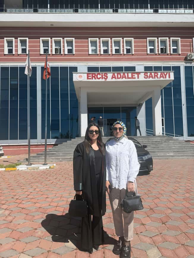 UCİM Van Temsilciliği olarak; Uzaktan akrabası tarafından istismar edildiği iddiasıyla görülen kahraman çocuğumuzun davasının duruşmasında hazır bulunduk. Bugünkü celsede katılma talebimiz reddedildi. Cumhuriyet savcısı esas hakkındaki mütalaasında sanığın cezalandırılmasını