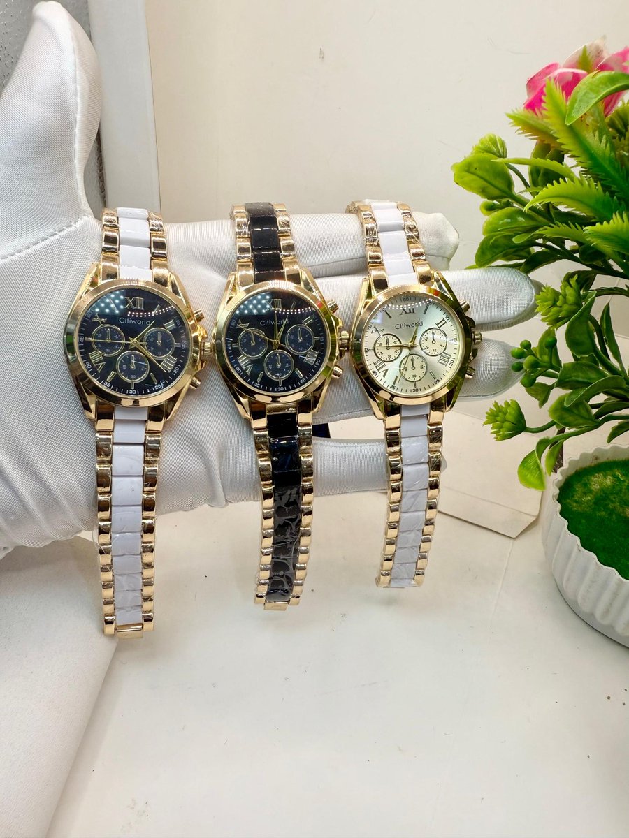 _Ohmotee's tweet image. I really wish to sell at least 10 of these wristwatches before the end of this week 🙏🏽

1(N7,500
2(N8,500