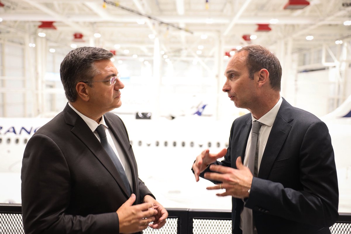 tzitzikostas's tweet photo. I visited the @Airbus facilities & the A220 Final Assembly Line in Mirabel, Canada.

The A220 is a clear example of how European innovation drives efficiency and sustainability in aviation – reducing fuel consumption and emissions, and contributing to our goal of carbon-neutral aviation by 2050.

We need European industry leaders like Airbus to maintain the EU’s competitiveness in the global aviation sector.
