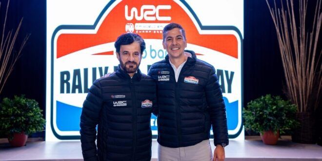 ANIBALCORO's tweet photo. “Paraguay es el país”: presidente de la FIA reafirma elogios tras discurso de Peña en la ONU
 
El presidente de la Federación Internacional del Automóvil (FIA), Mohammed Ben Sulayem, elogió al mandatario paraguayo Santiago Peña tras su intervención en la 80ª Asamblea General de las Naciones Unidas. El dirigente del automovilismo valoró las palabras del jefe de Estado, quien lo citó en su discurso para afirmar que “Paraguay es el país” y hablar del “despertar” de la nación sudamericana en el escenario global.
 
A través de sus redes sociales, Ben Sulayem recordó que durante su visita a Paraguay el mes pasado, en el marco del Congreso Americano de la FIA y el Mundial de Rally, pudo comprobar ese mismo espíritu de entusiasmo y proyección.
 
“Presidente Peña, al dirigirse hoy (por ayer) a la 80ª Asamblea General de la ONU, declaró que ‘Paraguay ha despertado nuevamente: el gigante dormido de Sudamérica’. Tuve el honor de presenciar este espíritu de primera mano el mes pasado en el Congreso Americano de la FIA y en el WRC Rally del Paraguay”, expresó el titular de la FIA.
 
Agregó que mantiene firme su afirmación de que “Paraguay es el país” y agradeció a Peña por incluirlo en su mensaje en la ONU. “Bajo su liderazgo, la nación está entrando en una nueva era de confianza y fortaleza, y espero con entusiasmo continuar nuestra estrecha colaboración”, subrayó.
 
Durante su estancia en Paraguay, Ben Sulayem había señalado que la elección del país como sede del WRC fue una decisión acertada y destacó la pasión de la afición local por el automovilismo. Incluso, en entrevistas concedidas a medios argentinos, afirmó que “Paraguay no es cualquier país, es el país”, al cierre de la primera edición del Rally Mundial en suelo paraguayo, que ya tiene confirmada su continuidad para 2026 y 2027.