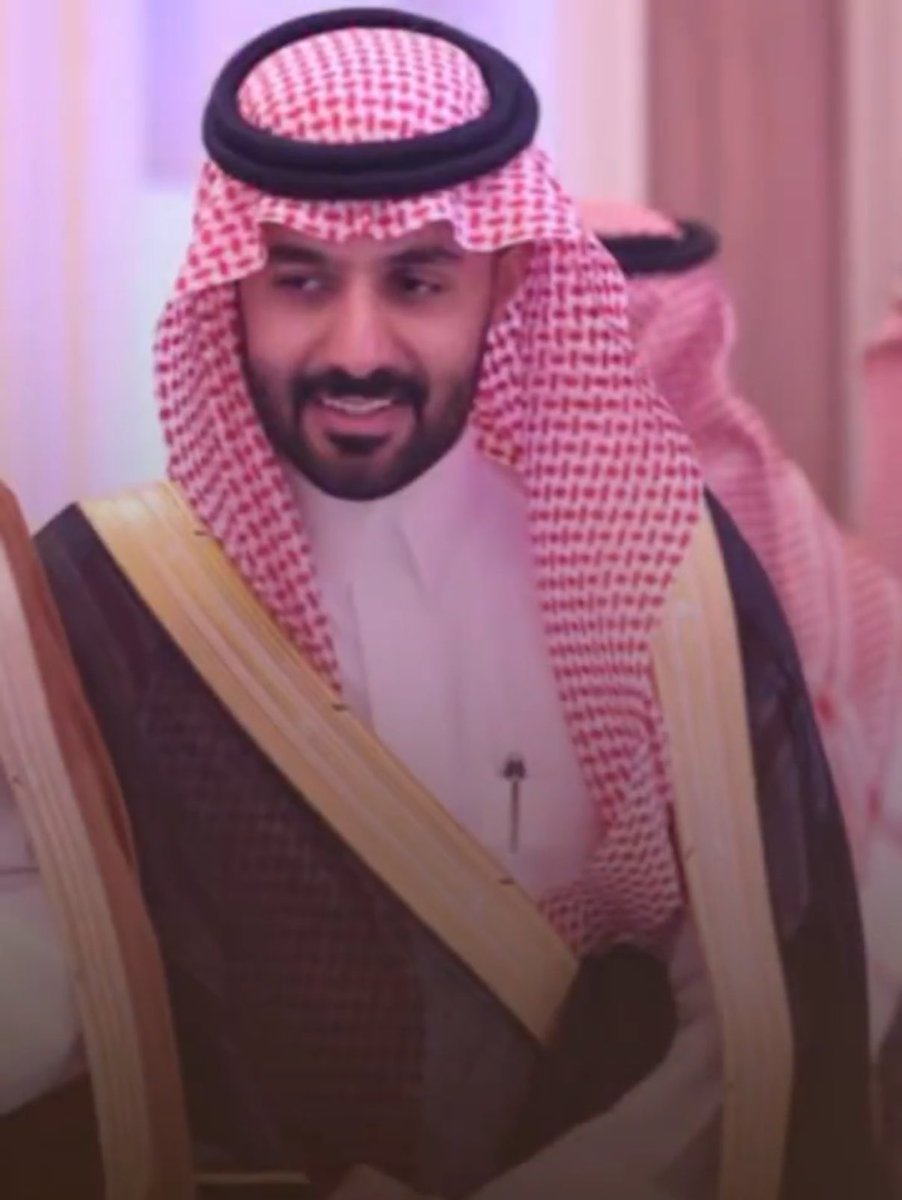 لسان حاله يقول :
بسمكم جنبي يداحم ومتني يشيل
ولا توصون راس مايبي له وصاااه

يبشر جمهوره بصفقات مدويه 🔥✊🏻