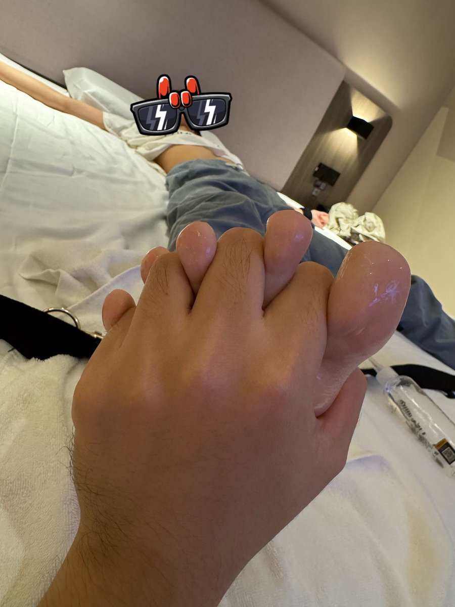Grenade_TK's tweet photo. 『er篇』
身高182体重55的男高小细狗ee全身极其之敏感，一碰就嗷嗷大叫。约之前就叫嚣说不会求饶，结果从未失手的我真的败在了他的龟头下，龟责➕撸长达近两个小时愣是没射出来！好气啊啊啊啊啊啊🤨
（p:他说是太害羞了一直在忍着，果然还得是小孩哥年轻身体好啊😢 https://t.co/RZEGe1Mwfj