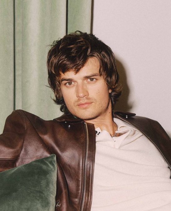 djocrave's tweet photo. Joe Keery is confirmed to be the only man ever. https://t.co/DGwaDu1JTO