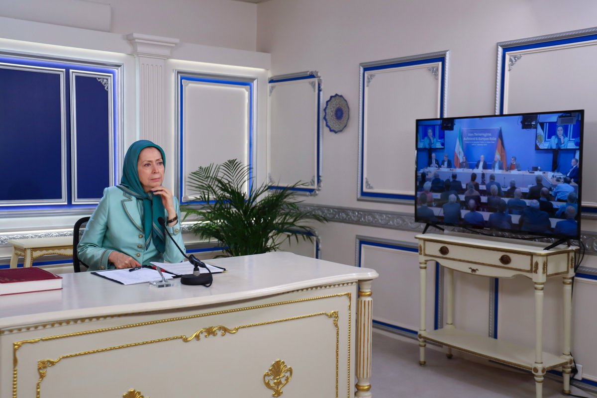 Maryam_Rajavi_P's tweet photo. «کنفرانس آنلاین در برلین با حضور شخصیت‌ها و نمایندگان پارلمان» 
مقاومت #ایران ۱۳۳رشته افشاگری در مورد برنامه اتمی رژیم انجام داده، این اقدامات راه را بر بمب‌سازی اتمی رژیم بسته است. بدون نقش‌آفرینی‌ مقاومت، جهان امروز با یک رژیم بنیادگرای مسلح به سلاح هسته‌یی مواجه بود.