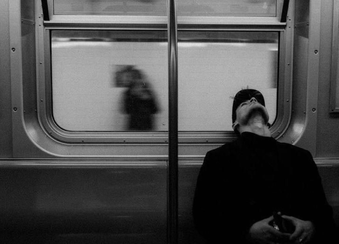 Veda ettiğin insanda hâlâ hayallerin varsa vedalar acıtır