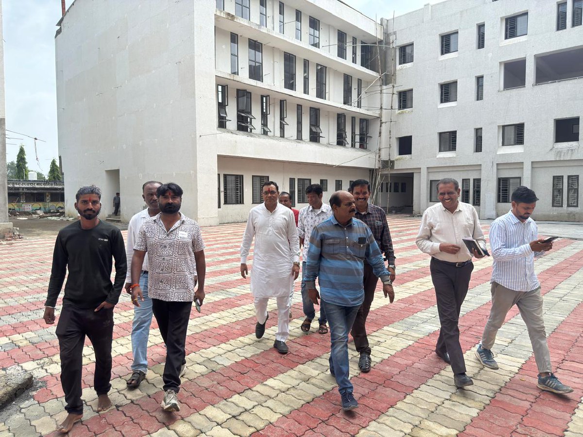 dryogesh_mla's tweet image. आमला में निर्माणाधीन सांदीपनी स्कूल का आज निरीक्षण किया।
इस अवसर पर जनपद पंचायत आमला के अध्यक्ष श्री गणेश यादव, भाजपा नेता अशोक नागले, श्री मयूर सूरजेकर उपस्थित थे।
