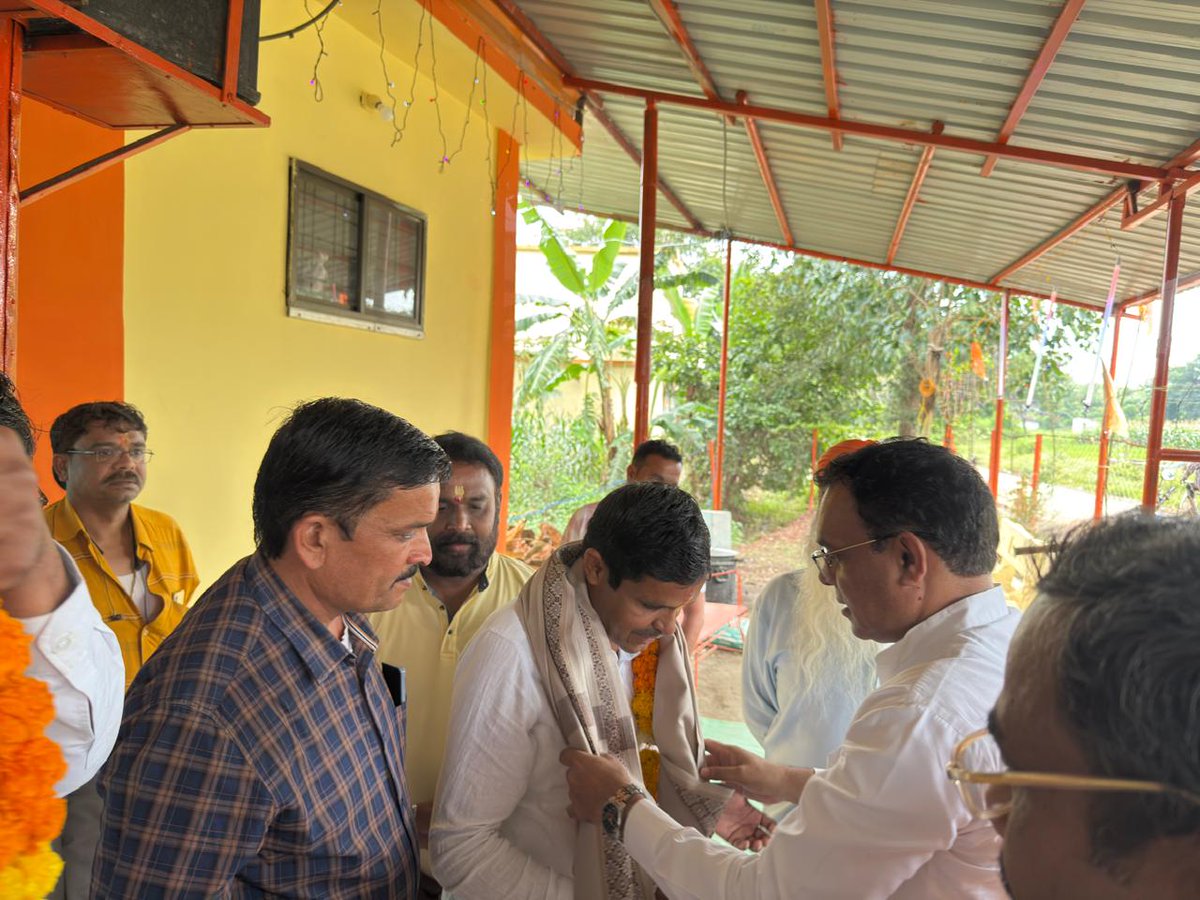 dryogesh_mla's tweet image. भारतीय जनता पार्टी के जिला उपाध्यक्ष श्री नरेंद्र गडेकर जी के जन्मदिन के अवसर पर भारतीय जनता पार्टी आमला के समस्त कार्यकर्ताओं के साथ साल एवं श्रीफल भेंट कर जन्मदिन की शुभकामनाएं प्रेषित की।