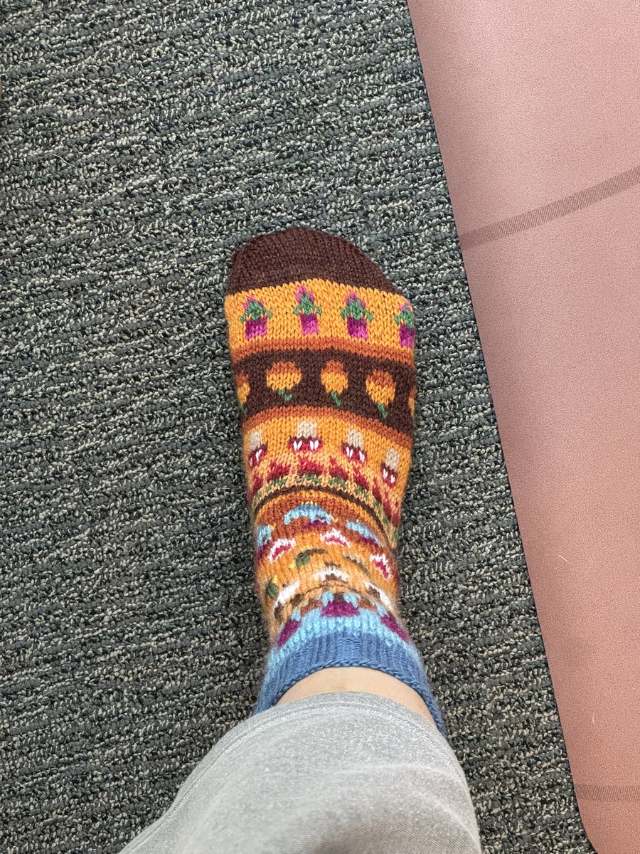 완성~~
이제 스타듀밸리 하러 가야지
겨울양말은 겨울에