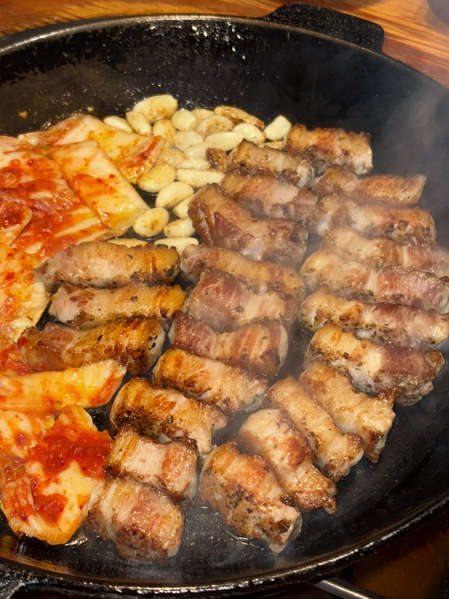Hs2nter's tweet photo. โมกุ โมกุ คิดถึง 🐽💕 https://t.co/tDm9HgE8nb