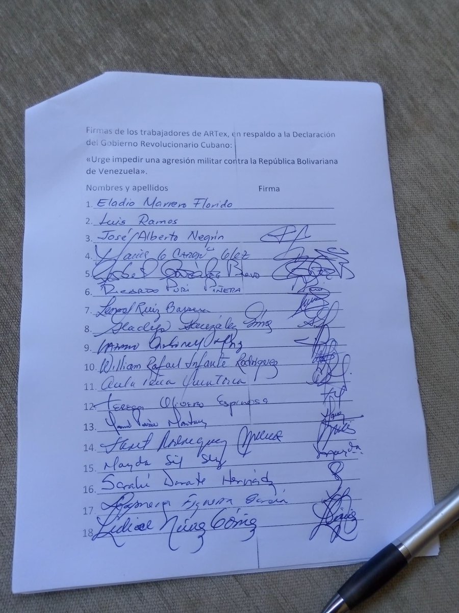 Los trabajadores de Artex, hoy, en matutino especial,ratificaron con sus firmas, el compromiso de defender a la Revolución Bolivariana y Chavista. Seguimos respaldando al heroico y hermano pueblo de #Venezuela .
 #CubaPorLaPaz #SomosArtexCuba #UnidosXVenezuela