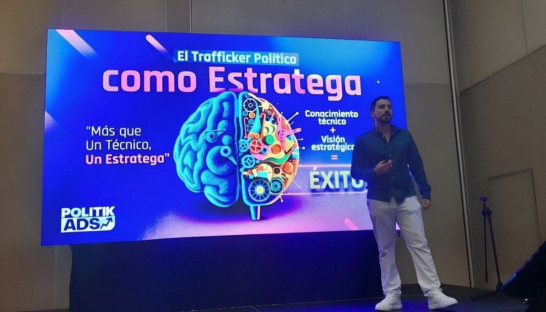 🎤| "El trafficker político como estratega es una persona con conocimiento técnico y con visión política".

<a href="/santiagouriber/">Santiago Uribe</a> en la #CumbreCartagena 🇨🇴