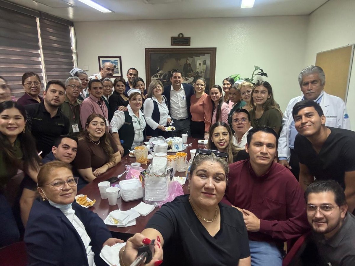 JaimeAstorga2's tweet photo. Festejando trabajando y en familia que es lo más importante 🙏🏻 https://t.co/xedjFwFK6a