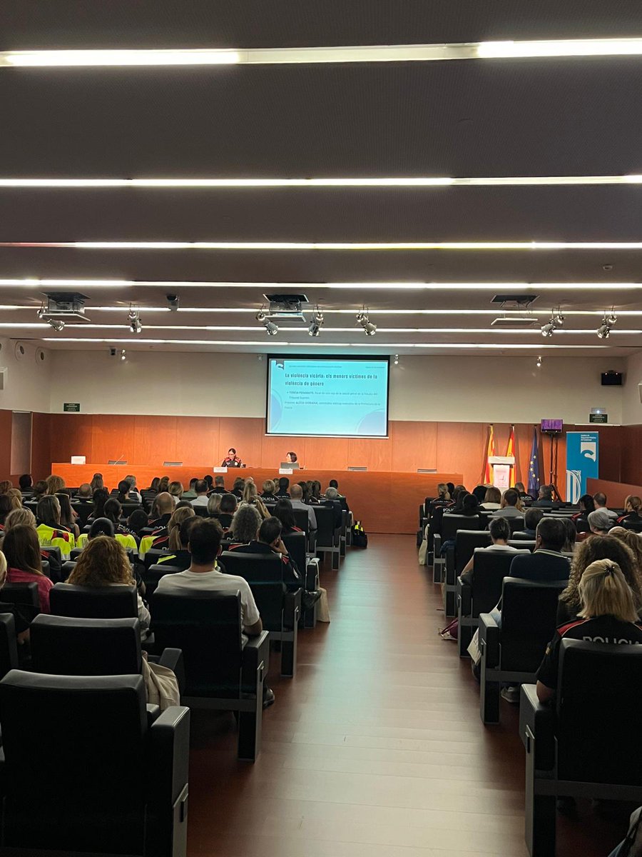 ISPC (@ispccat) on Twitter photo 🔎A la tarda, la jornada continua amb la participació de dos magistrats que exposen els reptes existents en l'enjudiciament de la violència econòmica i sexual. 
💭Tanquem el primer dia de jornades amb unes ponències molt interessants i enriquidores. 🔎A la tarda, la jornada continua amb la participació de dos magistrats que exposen els reptes existents en l'enjudiciament de la violència econòmica i sexual. 
💭Tanquem el primer dia de jornades amb unes ponències molt interessants i enriquidores.