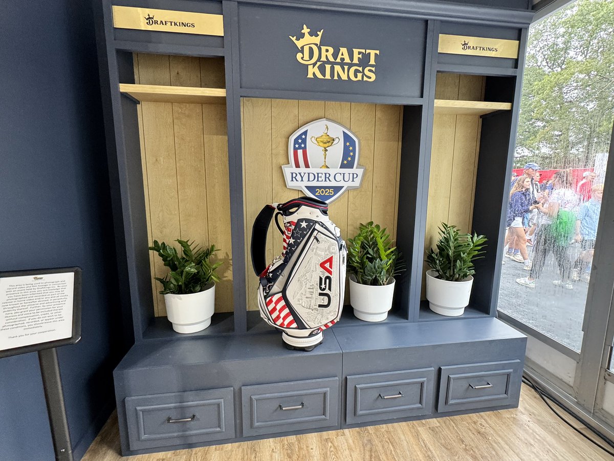 mizzoutailgate's tweet photo. Thank you @DraftKings for the awesome experience in the #DraftKings suite at the #RyderCup https://t.co/2ivrpSNsEX