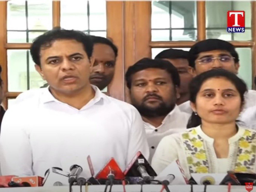 vurashashi's tweet photo. నమస్తే @sindhugade21 అక్క..,ఇప్పటికిప్పుడు ఇంటర్ ఎక్సామ్స్ రాసి పాస్ అవ్వు.లైఫ్ టైం సెటిల్మెంట్.
ఆ #KTR వెంట #Group1 asparant అని రాజకీయం చేయకుండా చదివింటే కనీసం #Group4 లో అయినా నౌకరీ కొడతుంటివి అక్క.
#Group1Mains #group1results #Telangana https://t.co/Ool8poJ95C