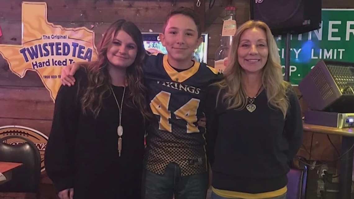 'TRAUMATIC SITUATION' | Despite a no-contact order, police escorted a man back to the family home after an aggravated assault arrest. Then he was charged with fatally stabbing his estranged wife. wfaa.com/article/news/n…