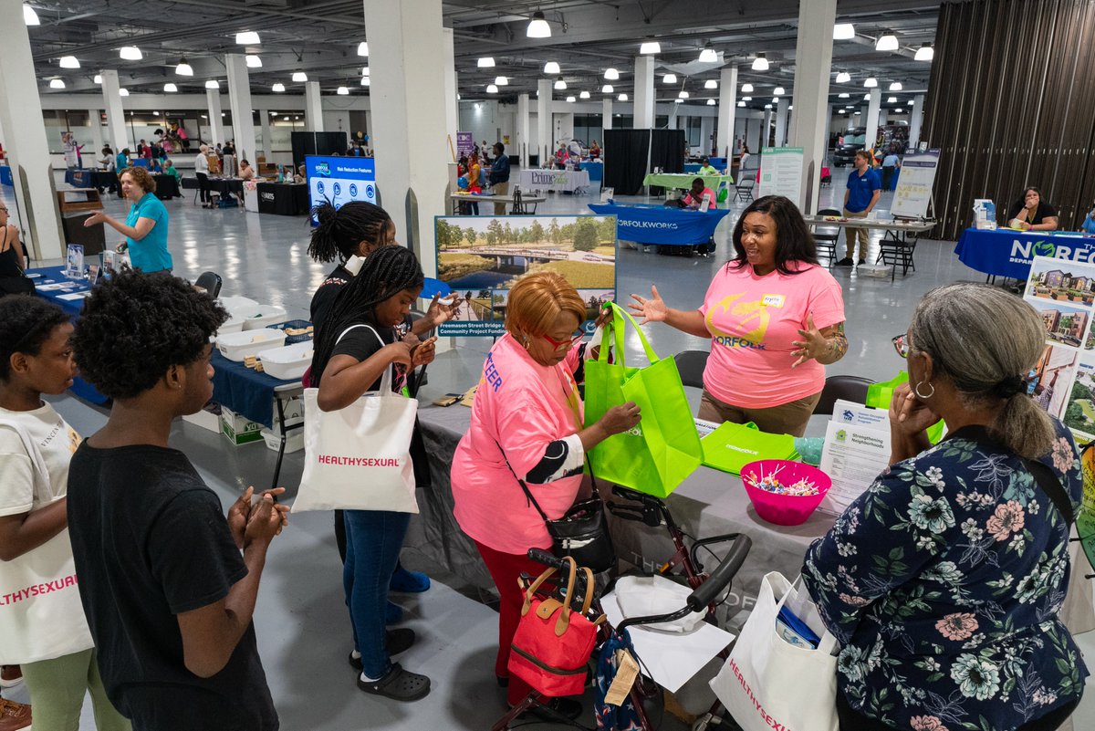 NorfolkVA's tweet image. It&apos;s back for the fifth year! Connect with community organizations &amp;amp; vendors providing interactive resources on health &amp;amp; wellness, everyday living community engagement opportunities &amp;amp; so much more. #CommunityConnect

📆 Saturday, Oct. 11
⏰ 11AM - 2PM
📍 @macarthurcenter Green