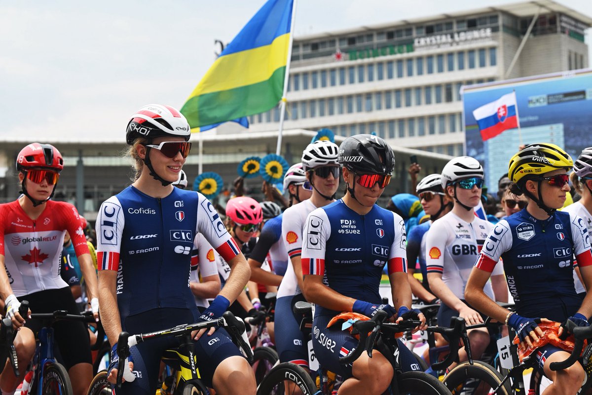 Pour le collectif 🇫🇷

Julie Bego, active et offensive, a animé la course et a contribué au titre de Célia Gery sur les Championnats du monde U23 🌈

#Kigali2025 📷 Getty Images