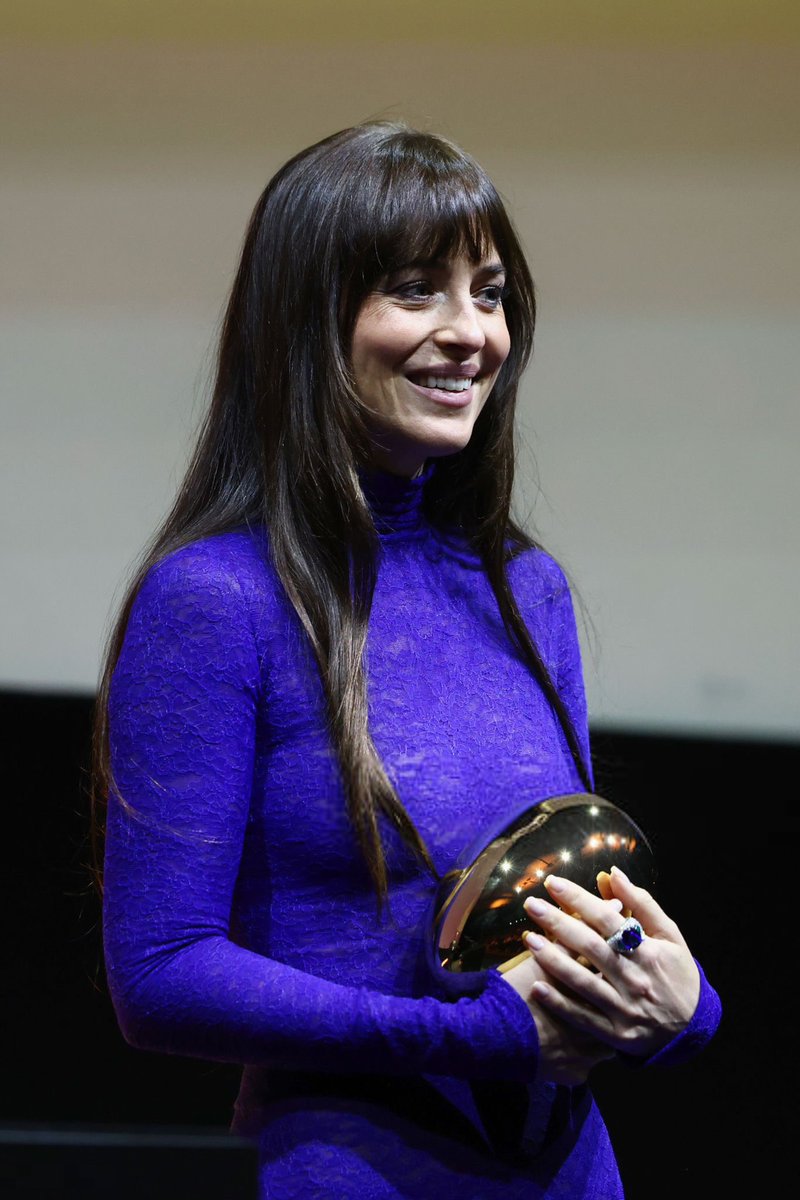 so so so so so deserved, Dakota Johnson deserves all the recognition for her work 🥺🤏🏽