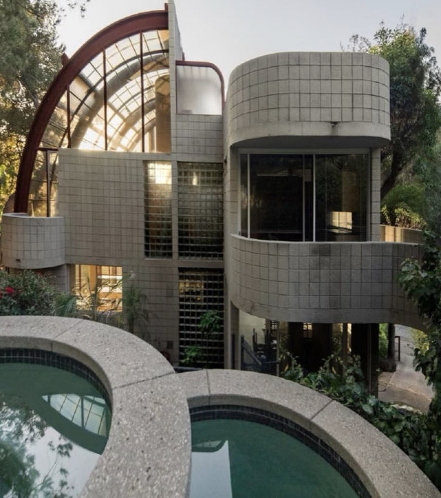 luusssso's tweet image. The Borghei-Cookson House by architect Ray Kappe in Santa Monica, California (1984)