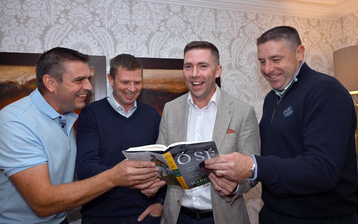MACMONAGLE's tweet image. BROTHERS in Arms.. O'Se football legends Feargal, Tomas, Marc and Darragh at launch of Marc's autobiography in @MeadowlandsHot tonight.. Massive turnout.. @Gill_Books @angaeltacht @Kerry_Official @CrokePark