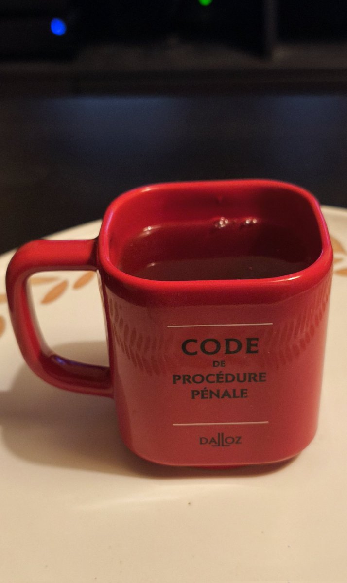 KendatenFozera's tweet photo. @Stockholmsvy3 alterne régulièrement les mugs #TeamPandore et #TeamFlic
Je réconcilie tout le monde autour de celle-là #CPP @Dalloz https://t.co/qGI1XA79S8